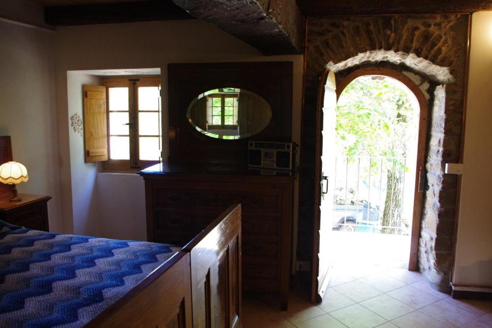 Bed and Breakfast Vinco Castel del Rio Екстер'єр фото