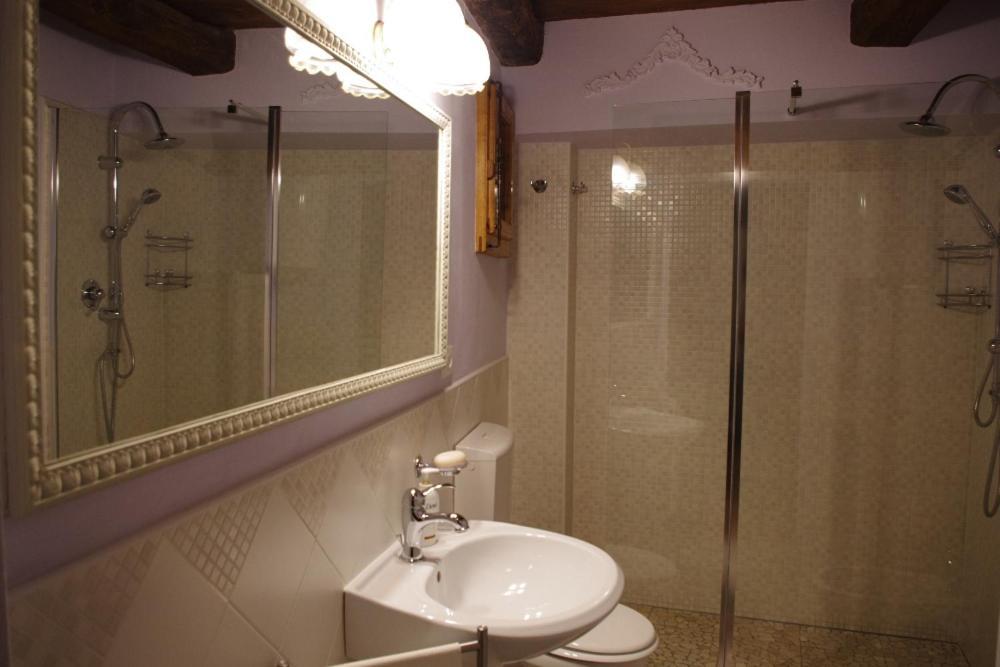 Bed and Breakfast Vinco Castel del Rio Екстер'єр фото